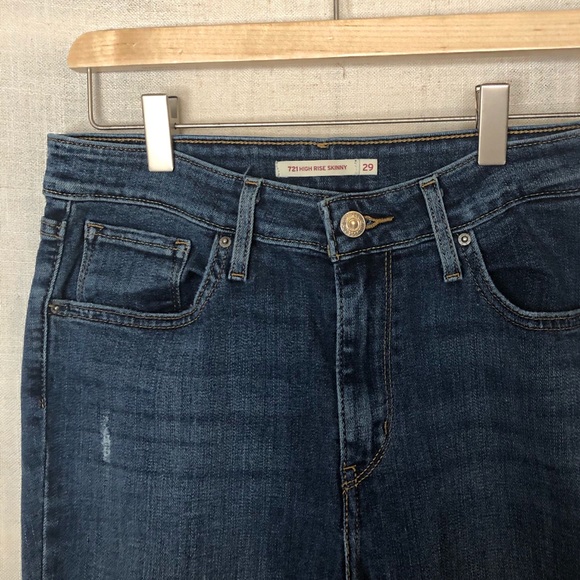 *SOLD* Levi’s 711 Highwaisted Skinny Jeans - Picture 4 of 8